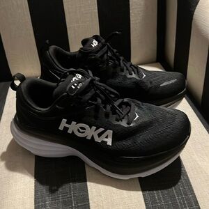 Black Hoka Bondi 8’s  in a women’s size 9 wide - excellent used condition
